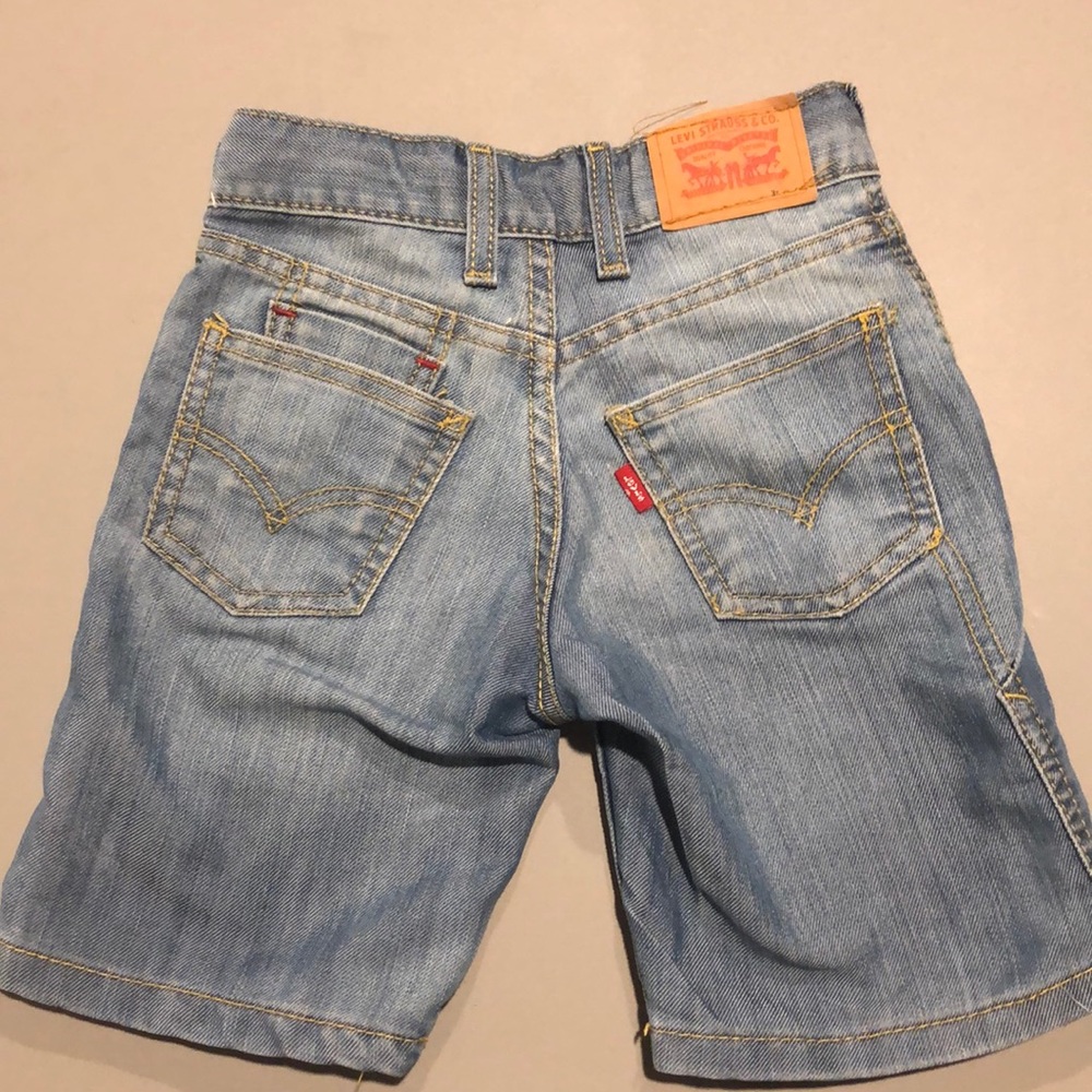 Boys Levi’s shorts - Picture 2 of 4